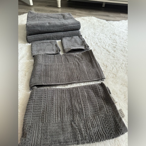 New towel set - Picture 4 of 4